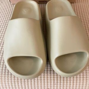 Yeezy Slide